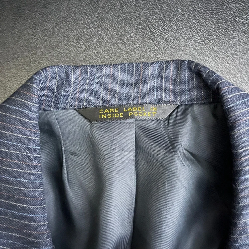 1980s Kingsridge Suit Mens 42R 36W Navy Blue Pinstripe Vintage Wool 2-Button